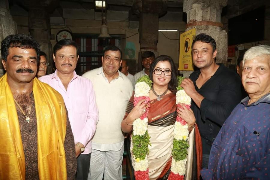 Rockline Venkatesh, Munirathna, Doddanna, Sumalatha, Darshan and Rajendra Singh Babu Raja veera madakari nayaka,raja veera madakari nayaka muhurat,raja veera madakari nayaka photos,raja veera madakari nayaka pics,darshan,rajendra singh babu,rockline venkatesh