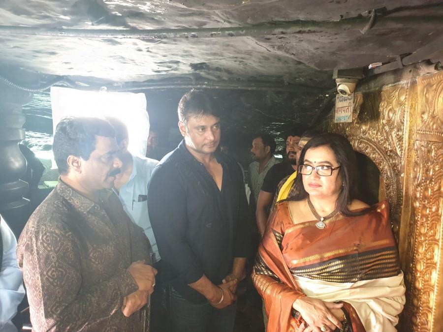 Rockline Venkatesh, Darshan, and Sumalatha Raja veera madakari nayaka,raja veera madakari nayaka muhurat,raja veera madakari nayaka photos,raja veera madakari nayaka pics,darshan,rajendra singh babu,rockline venkatesh
