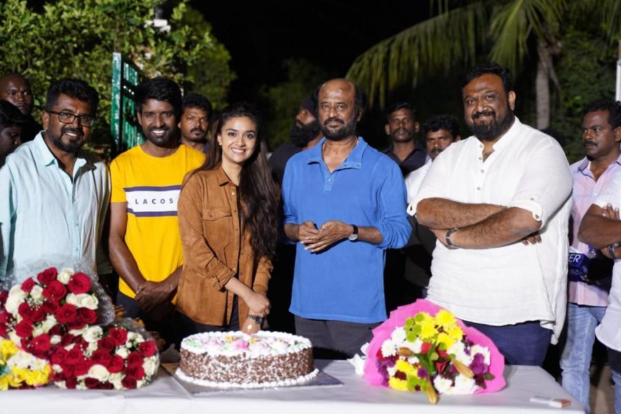 Soori, Keerthy Suresh, Rajinikanth and Siruthai Siva Keerthy suresh,rajjinikanth,darbar,keerthy suresh cut cake,mahanati