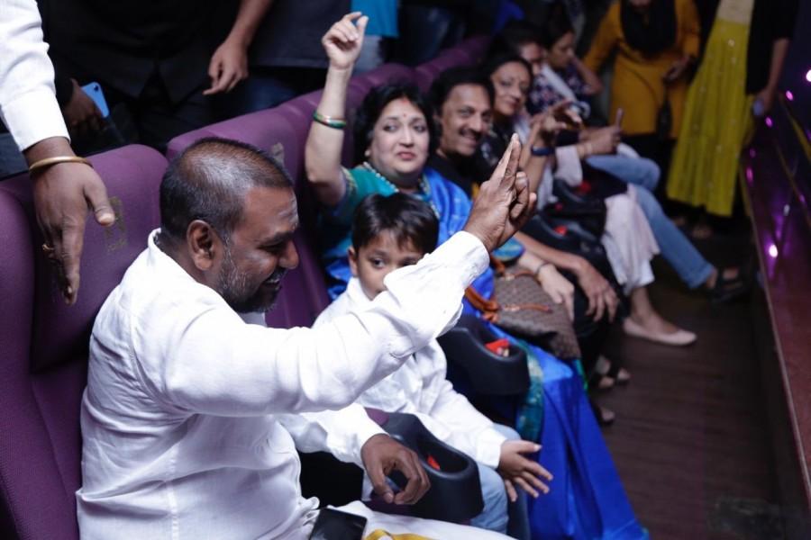 Raghava Lawrence Waving his Hand Towards Crowd Rajinikanth,darbar,raghava lawrence,rajinikanth family watch darbar,rajinikanth darbar