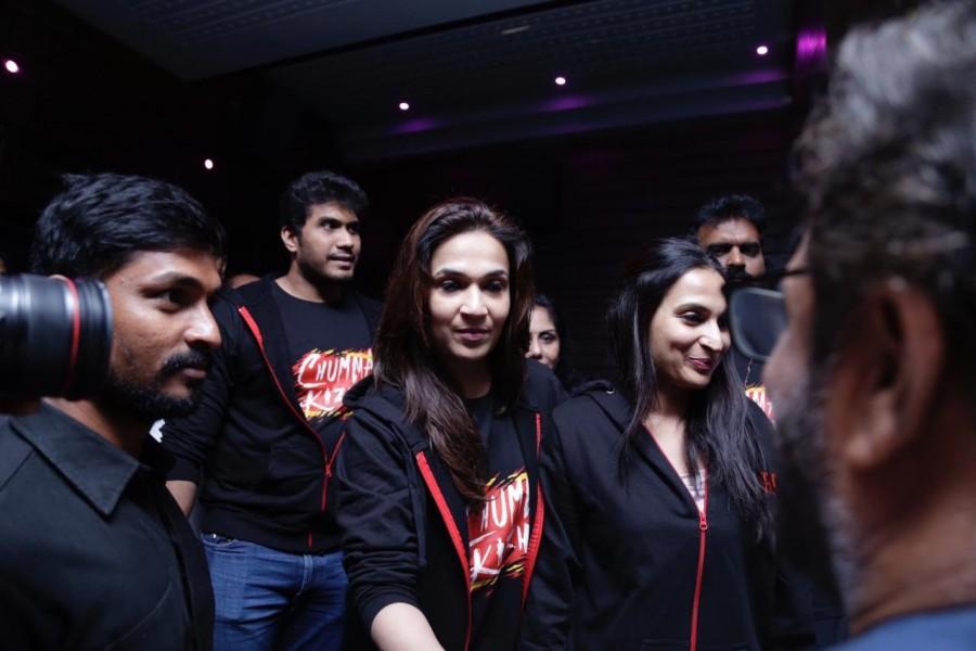 Soundarya Rajinikanth with her hubby and Sister Aishwarya Dhanush Rajinikanth,darbar,raghava lawrence,rajinikanth family watch darbar,rajinikanth darbar
