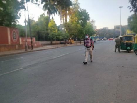 (BENGALURU) A man walking on the roads wearing his mask on,  in Sampangiram Nagar. While most of the corporate offices stayed shut.