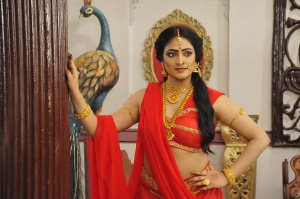 Hariprriya in Baraguru Ramachandrappa's Amruthamathi 