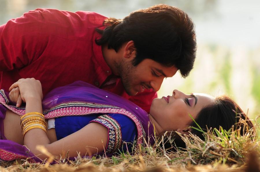 Rajiv and Simmi Das in Premante Suluvu Kadura Premante Suluvu Kadura,Rajiv,Simmi Das,Premante Suluvu Kadura still,Premante Suluvu Kadura photos,Premante Suluvu Kadura pics