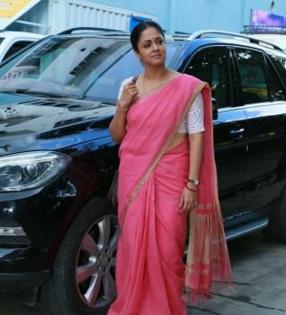 Jyothika stills from 36 Vayadhinile Movie