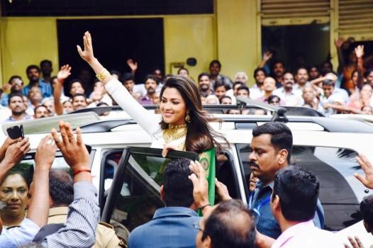 Amala Paul Launches Jos Alukkas Showroom in Vijayawada