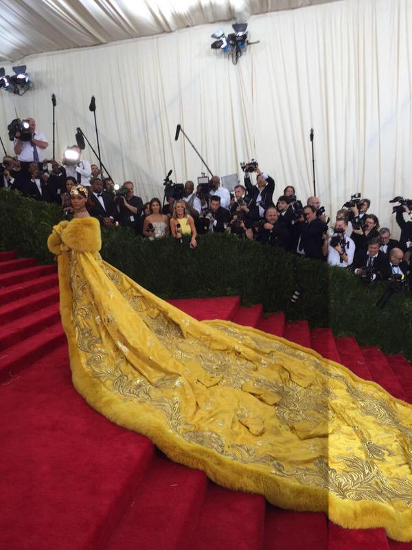 Rihanna at Met Gala 2015 Red Carpet - Photos,Images,Gallery - 11155