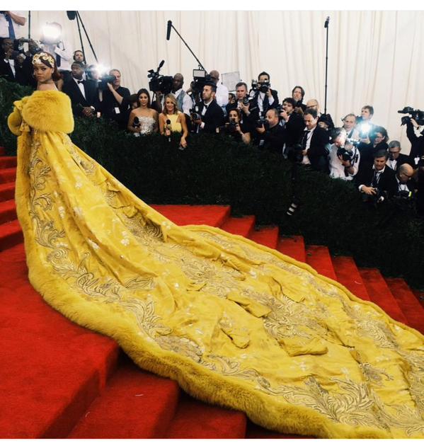 Rihanna at Met Gala 2015 Red Carpet - Photos,Images,Gallery - 11155