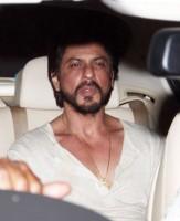 Shahrukh Khan,srk,actor Shahrukh Khan,Shahrukh Khan and Salman Khan,Salman Khan,actor Salman Khan,Salman Khan latest pics,Shahrukh Khan Snapped at Salman Khan's Residence,Shahrukh Khan Snapped at Salman Khan's house,arpita khan,Galaxy Apartment,Salman Kha
