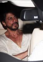 Shahrukh Khan,srk,actor Shahrukh Khan,Shahrukh Khan and Salman Khan,Salman Khan,actor Salman Khan,Salman Khan latest pics,Shahrukh Khan Snapped at Salman Khan's Residence,Shahrukh Khan Snapped at Salman Khan's house,arpita khan,Galaxy Apartment,Salman Kha