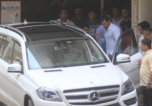 Salman Khan Leaves for Court