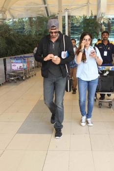 Sunny Leone spotted at Airport