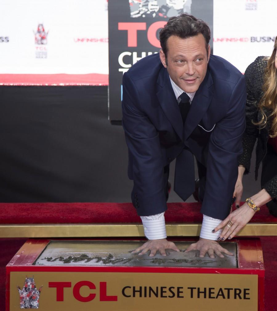 Actor Vince Vaughn places his handprints in cement in the forecourt of the TCL Chinese theatre in Hollywood, California March 4, 2015 (REUTERS) Vince Vaughn,handprints,footprints,TCL Chinese theatre,Hollywood,Jon Favreau,James Marsden,photos