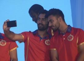 Rcb,Royal Challengers Bangalore,Huawei Honor Mobile Phones,Huawei Honor Mobile,Virat Kohli,Chris Gayle,AB de Villiers,Royal challengers bangalore players,Huawei launches Honor Holly and Honor X1,Huawei Partners With Royal Challengers Bangalore