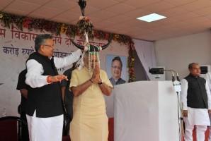 Narendra Modi,Narendra Modi Public Meeting at Dantewada,Dantewada,Prime Minister Narendra Modi,Chhattisgarh,PM Modi visits Naxal-affected Dantewada in Chhattisgarh,PM Modi visits Naxal affected area,Naxal affected area,PM Modi's public rally,Maoist affect