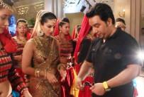 Ahmed Khan Teaches Sunny Leone The Iconic Rajinikanth Step