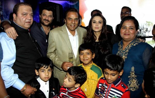 Preity Zinta, Dharmendra, Anil Kapoor Attend Kishore Dingra's son Akash ...