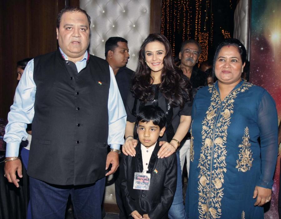 Kishore Dingra and Preity Zinta Anil kapoor,preity zinta,Dharmendra,birthday bash,Kishore Dingra,Kishore Dingra's son birthday bash,hot images
