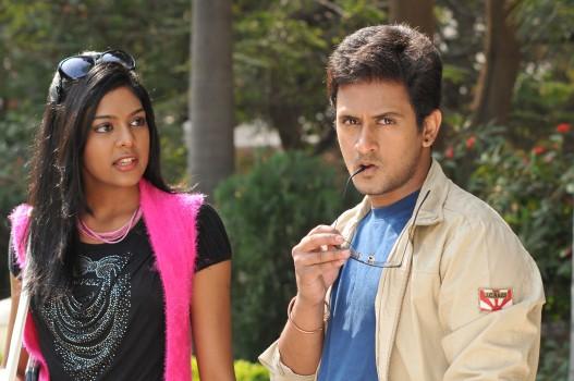 Preethi Mathews and Manoj Nandam in Easy Money