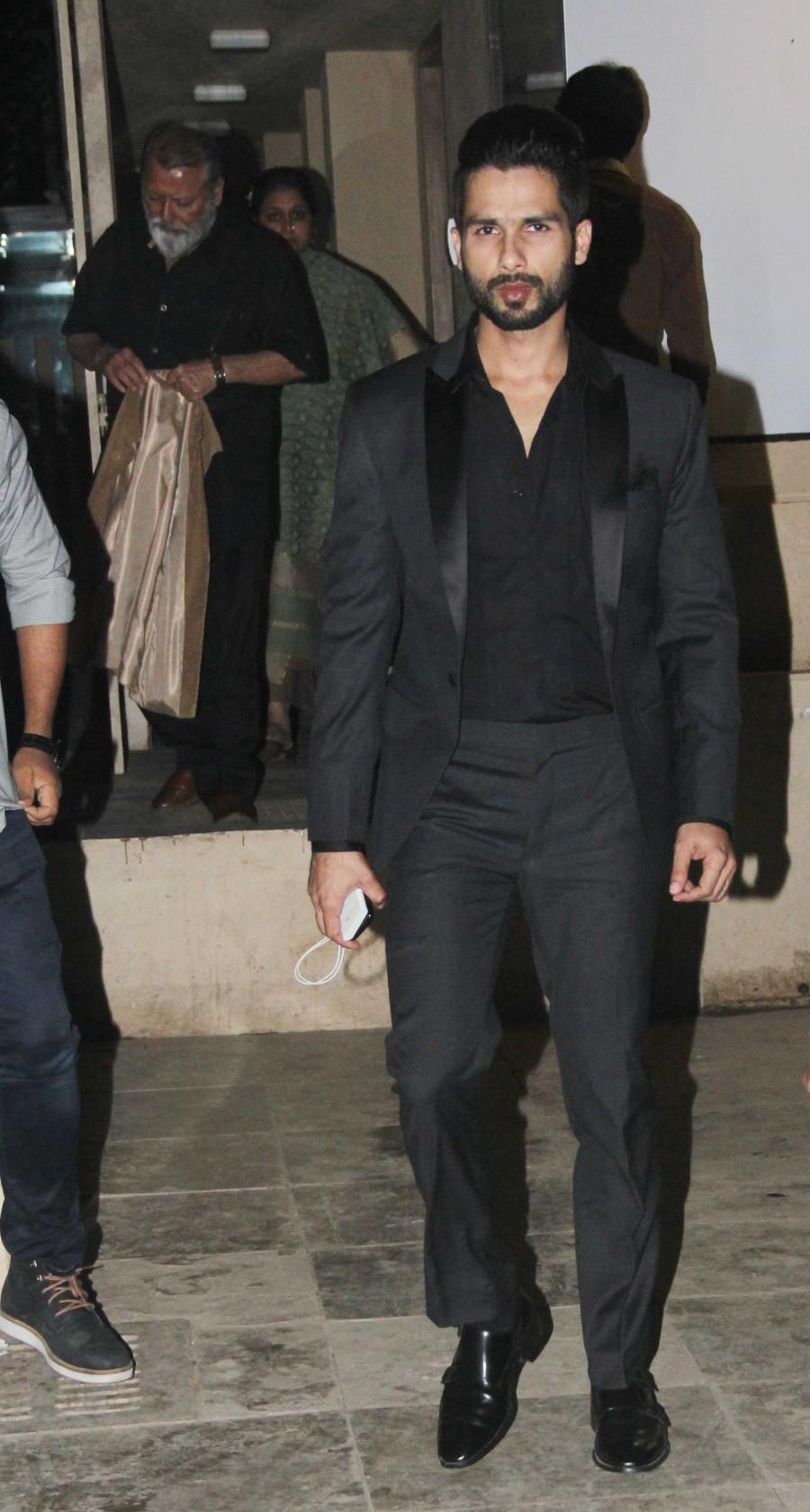 Celebs Spotting: Karishma Kapoor, Shahid Kapoor and Esha Deol Snapped