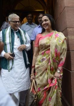 Murli Manohar Joshi and Dream Girl Hema Malini at Parliament.