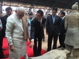 Prime Minister Narendra Modi,Narendra Modi,Narendra Modi in china,Narendra Modi at china,PM Narendra Modi visits terracotta warriors museum,terracotta warriors museum,Narendra Modi LIVE,PM Modi visits historic Terracotta Warriors Museum,PM Narendra Modi v