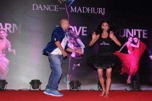 Madhuri Dixit Nene,Madhuri Dixit Nene dance,Madhuri Dixit Nene dance academy,Madhuri Dixit Nene dance school,online dance academy,Dance With Madhuri