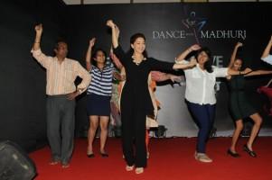 Madhuri Dixit Nene,Madhuri Dixit Nene dance,Madhuri Dixit Nene dance academy,Madhuri Dixit Nene dance school,online dance academy,Dance With Madhuri