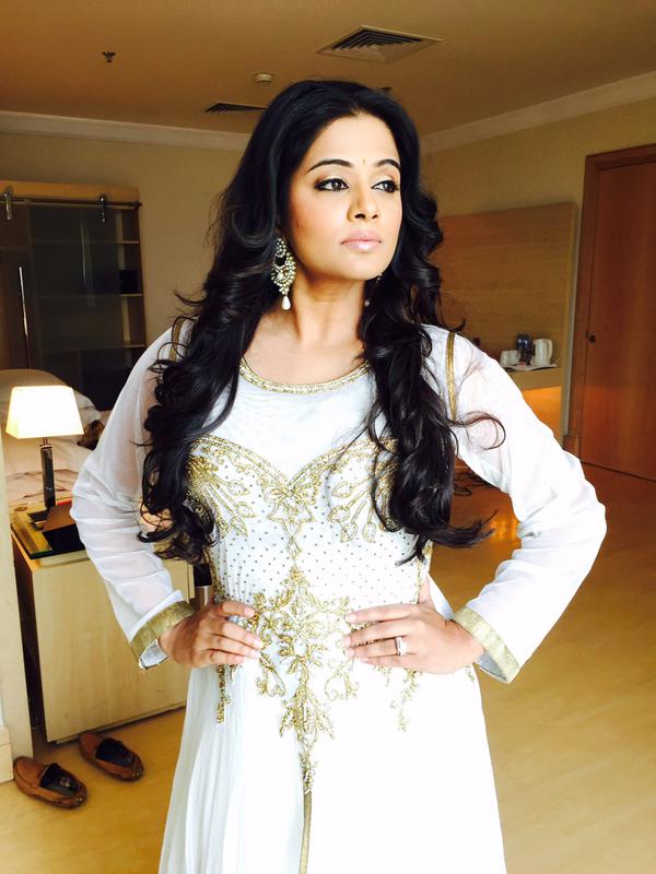 The Family Man' actor Priyamani takes internet by storm with her sizzling  dance moves - WATCH