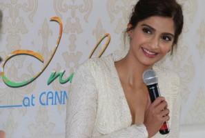 Sonam Kapoor launches Chef Vikas Khanna’s book at Cannes,Sonam Kapoor,actress Sonam Kapoor,Sonam Kapoor at cannes,Sonam Kapoor at cannes 2015,Sonam Kapoor hot pics,hot Sonam Kapoor,Vikas Khanna’s book,Cannes,Cannes Film Festival 2015,Cannes Film Festival