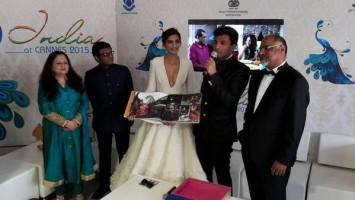 Sonam Kapoor launches Chef Vikas Khanna’s book at Cannes,Sonam Kapoor,actress Sonam Kapoor,Sonam Kapoor at cannes,Sonam Kapoor at cannes 2015,Sonam Kapoor hot pics,hot Sonam Kapoor,Vikas Khanna’s book,Cannes,Cannes Film Festival 2015,Cannes Film Festival
