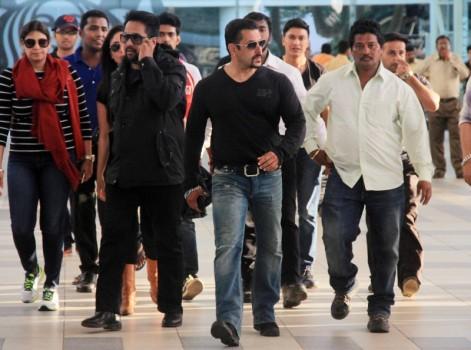Salman Khan returns from Bajrangi Bhaijaan Shooting