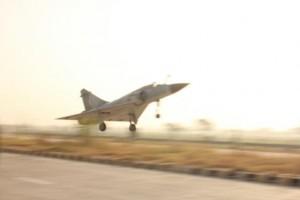 Mirage 2000,Mirage 2000 Fighter Jet,Yamuna Expressway,Indian Air Force (IAF),Indian Air Force,fighter jet,Fighter jet lands on expressway,Indian Air Force Mirage