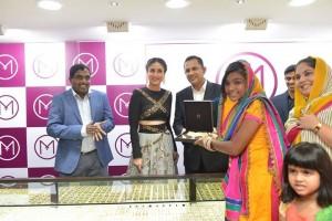 Kareena Kapoor inaugurates Malabar Gold in Kuala Lumpur,Kareena Kapoor,actress Kareena Kapoor,Kareena Kapoor Khan,Malabar Gold,Malabar Gold in Kuala Lumpur,Kareena Kapoor's Malabar Gold,Malabar gold and diamonds,Kareena Kapoor pics,Kareena Kapoor images,K