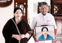 O. Panneerselvam reaches Rajbhavan,to step down shortly, to pave way for Jaya to take over as TN CM