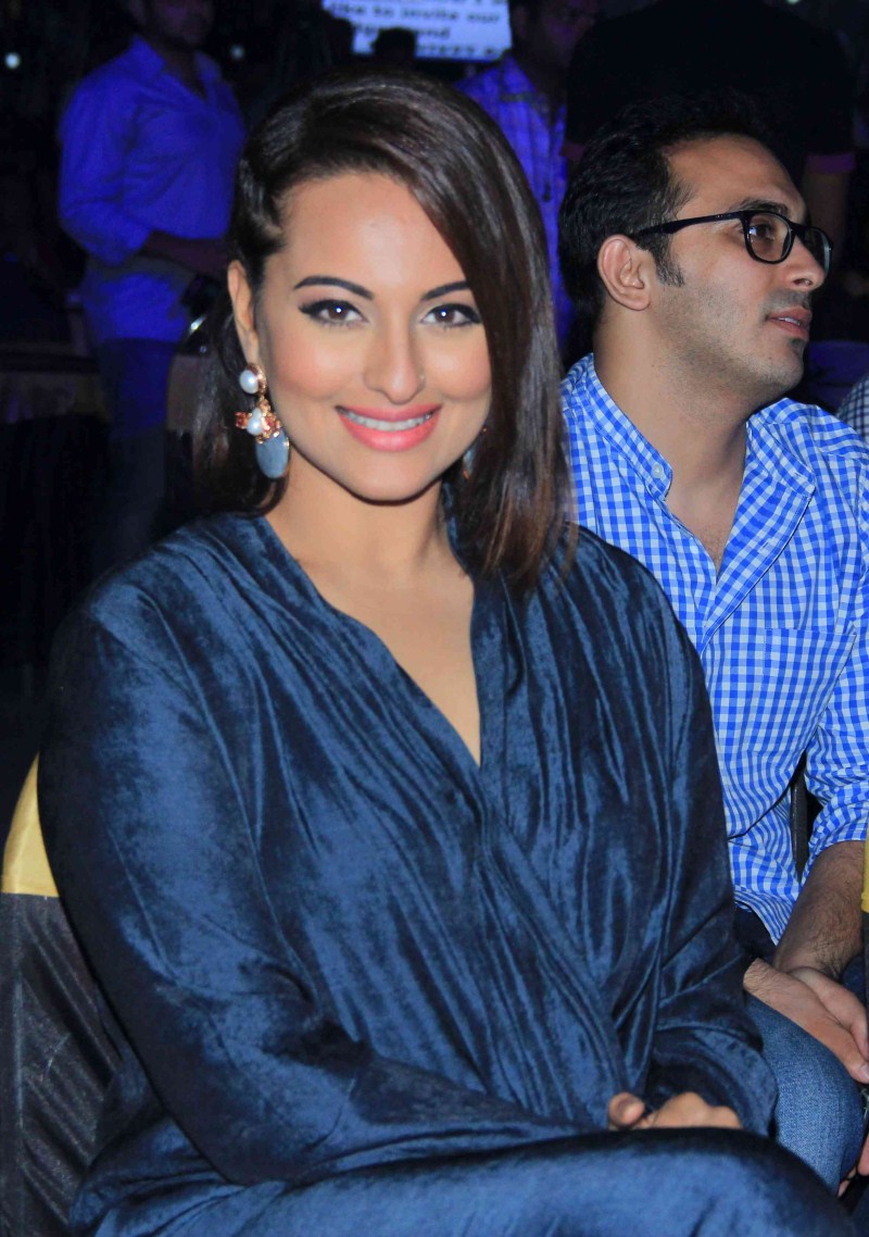 Sonakshi Sinha Latest Pics - Photos,Images,Gallery - 14289