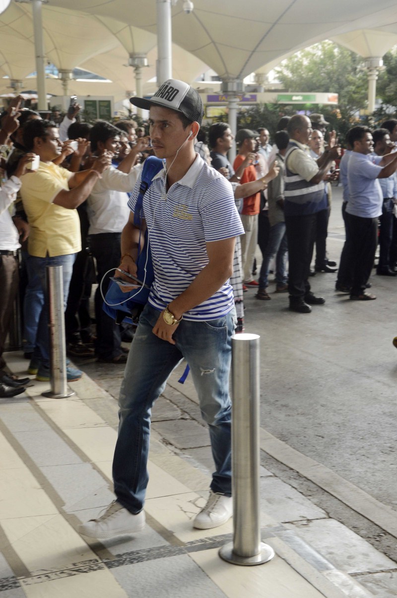 Mumbai Indian Players spotted at Airport Mumbai Indian Players spotted at Airport,Mumbai Indian Players,Mumbai Indian at Airport,Mumbai Indian,Indian cricketers,ipl 2015,ipl 8