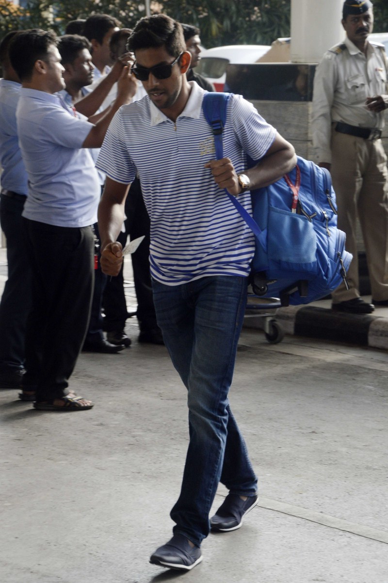 Mumbai Indian Players spotted at Airport Mumbai Indian Players spotted at Airport,Mumbai Indian Players,Mumbai Indian at Airport,Mumbai Indian,Indian cricketers,ipl 2015,ipl 8