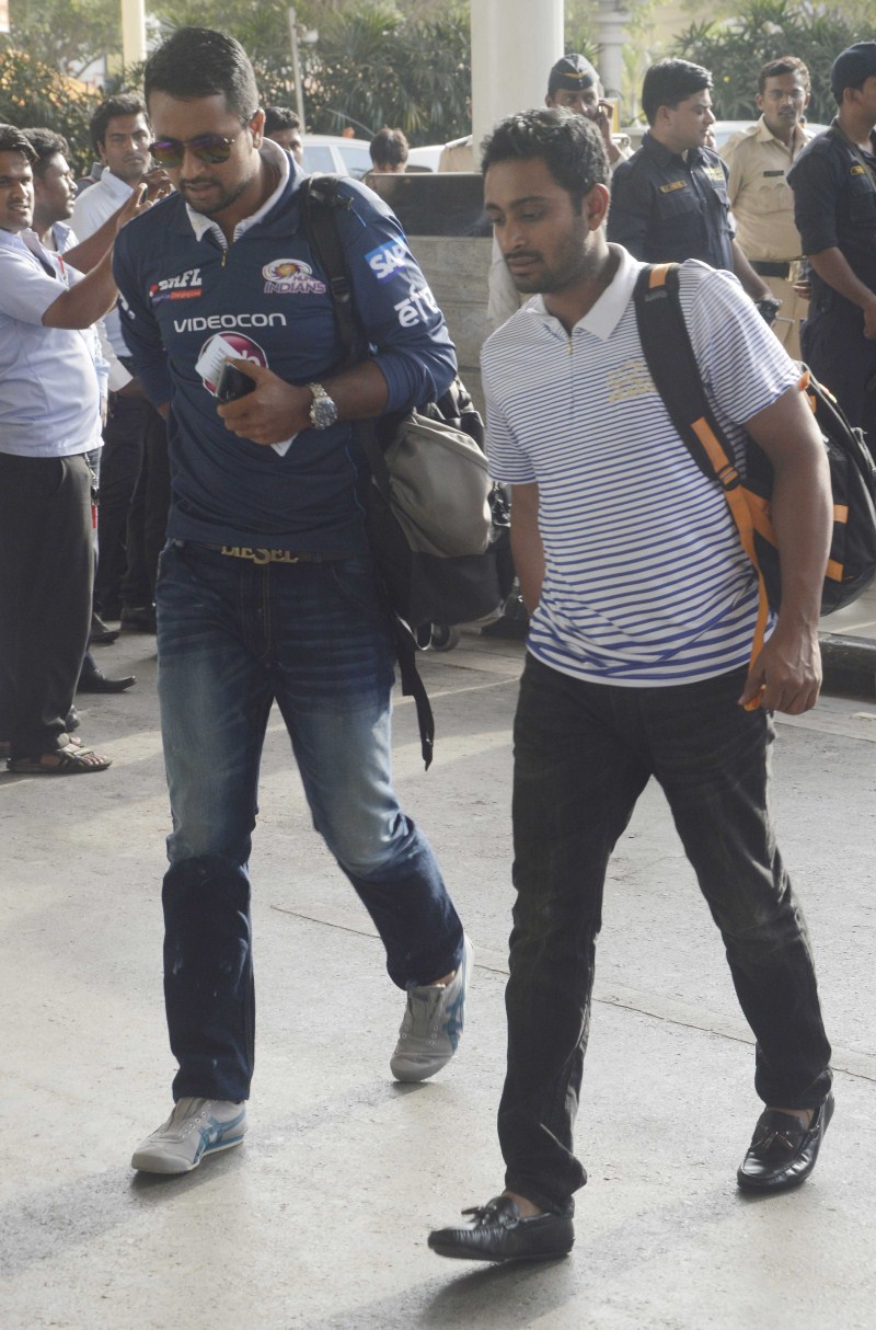Mumbai Indian Players spotted at Airport Mumbai Indian Players spotted at Airport,Mumbai Indian Players,Mumbai Indian at Airport,Mumbai Indian,Indian cricketers,ipl 2015,ipl 8