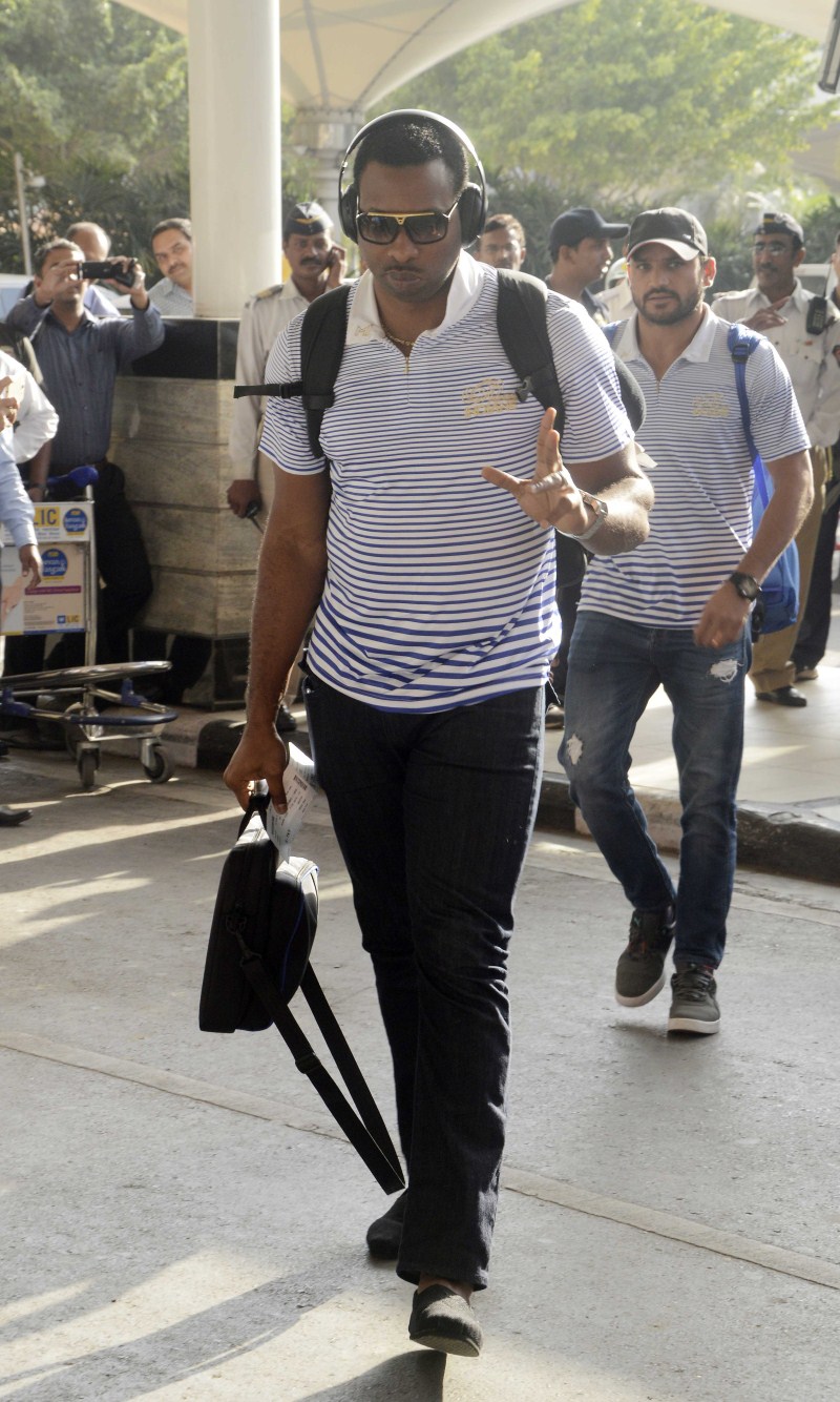 Kieron Pollard spotted at Airport Mumbai Indian Players spotted at Airport,Mumbai Indian Players,Mumbai Indian at Airport,Mumbai Indian,Indian cricketers,ipl 2015,ipl 8