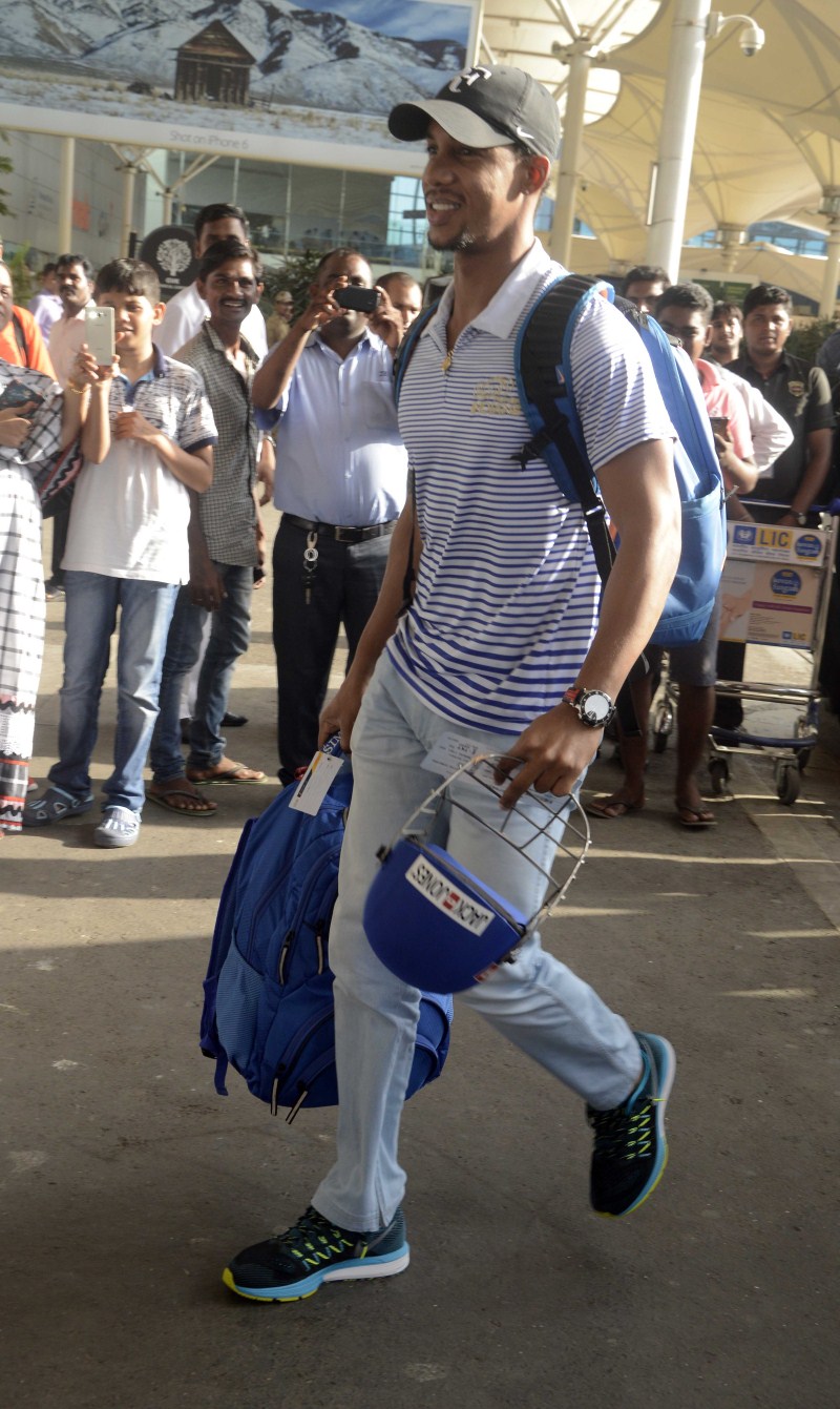 Mumbai Indian Players spotted at Airport Mumbai Indian Players spotted at Airport,Mumbai Indian Players,Mumbai Indian at Airport,Mumbai Indian,Indian cricketers,ipl 2015,ipl 8