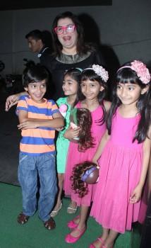 Farah Khan with her kids