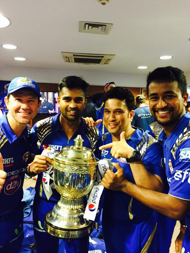 Sachin Tendulkar and Ricky Ponting with IPL 2015 Trophy Mumbai Indians with IPL 2015 Trophy,Mumbai Indians,Mumbai Indians IPL 2015,Mumbai Indians Win Second IPL Crown,Mumbai Indians Win Second IPL Trophy,Mumbai Indians lift the trophy,Rohit Sharma,Mumbai Indians saunter to second title win,Indian Premier Leagu