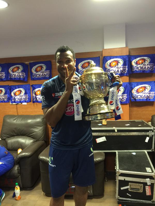 Kieron Pollard with IPL 2015 Trophy Mumbai Indians with IPL 2015 Trophy,Mumbai Indians,Mumbai Indians IPL 2015,Mumbai Indians Win Second IPL Crown,Mumbai Indians Win Second IPL Trophy,Mumbai Indians lift the trophy,Rohit Sharma,Mumbai Indians saunter to second title win,Indian Premier Leagu