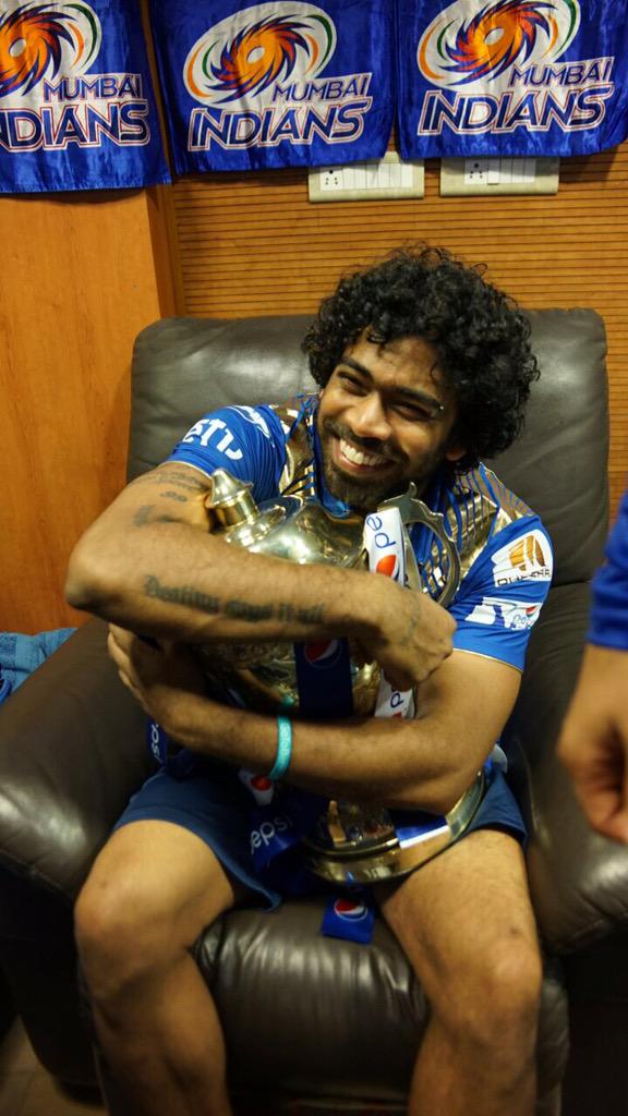 Lasith Malinga with IPL 2015 Trophy Mumbai Indians with IPL 2015 Trophy,Mumbai Indians,Mumbai Indians IPL 2015,Mumbai Indians Win Second IPL Crown,Mumbai Indians Win Second IPL Trophy,Mumbai Indians lift the trophy,Rohit Sharma,Mumbai Indians saunter to second title win,Indian Premier Leagu