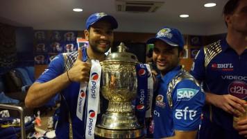 Mumbai Indians with IPL 2015 Trophy,Mumbai Indians,Mumbai Indians IPL 2015,Mumbai Indians Win Second IPL Crown,Mumbai Indians Win Second IPL Trophy,Mumbai Indians lift the trophy,Rohit Sharma,Mumbai Indians saunter to second title win,Indian Premier Leagu