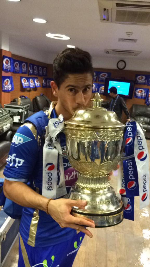 Siddheshlad with IPL 2015 Trophy Mumbai Indians with IPL 2015 Trophy,Mumbai Indians,Mumbai Indians IPL 2015,Mumbai Indians Win Second IPL Crown,Mumbai Indians Win Second IPL Trophy,Mumbai Indians lift the trophy,Rohit Sharma,Mumbai Indians saunter to second title win,Indian Premier Leagu