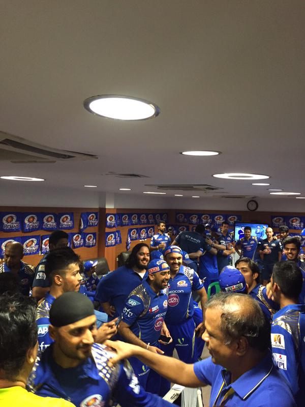 Harbhajan Singh Mumbai Indians with IPL 2015 Trophy,Mumbai Indians,Mumbai Indians IPL 2015,Mumbai Indians Win Second IPL Crown,Mumbai Indians Win Second IPL Trophy,Mumbai Indians lift the trophy,Rohit Sharma,Mumbai Indians saunter to second title win,Indian Premier Leagu