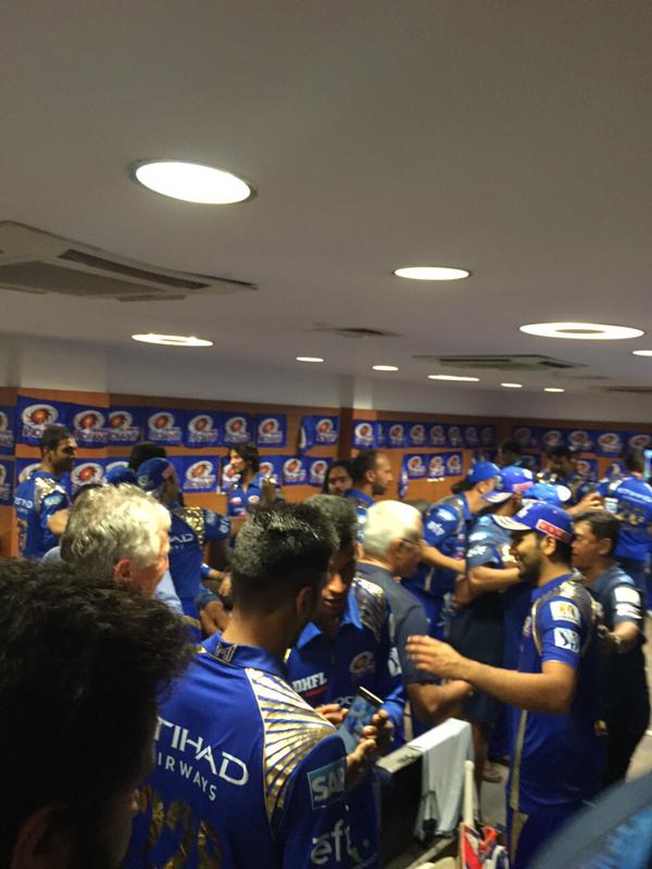 Mumbai Indians with IPL 2015 Trophy Mumbai Indians with IPL 2015 Trophy,Mumbai Indians,Mumbai Indians IPL 2015,Mumbai Indians Win Second IPL Crown,Mumbai Indians Win Second IPL Trophy,Mumbai Indians lift the trophy,Rohit Sharma,Mumbai Indians saunter to second title win,Indian Premier Leagu