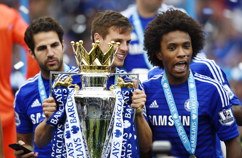 Chelsea Celebrate With The Trophy After Winning The Barclays Premier ...